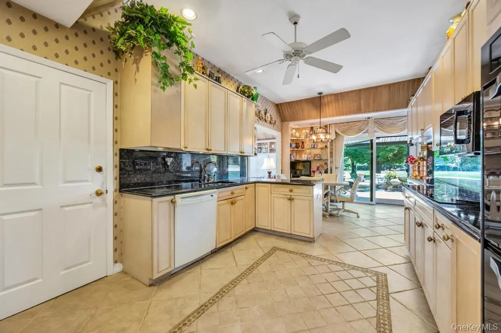 202 Captains Way Bay Shore, NY 11706