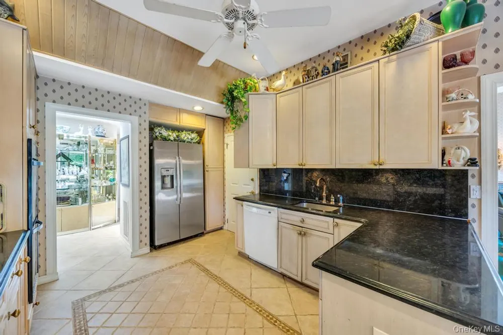202 Captains Way Bay Shore, NY 11706