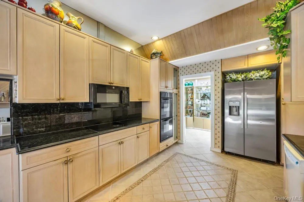 202 Captains Way Bay Shore, NY 11706