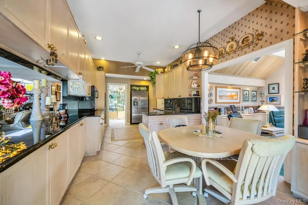 202 Captains Way Bay Shore, NY 11706