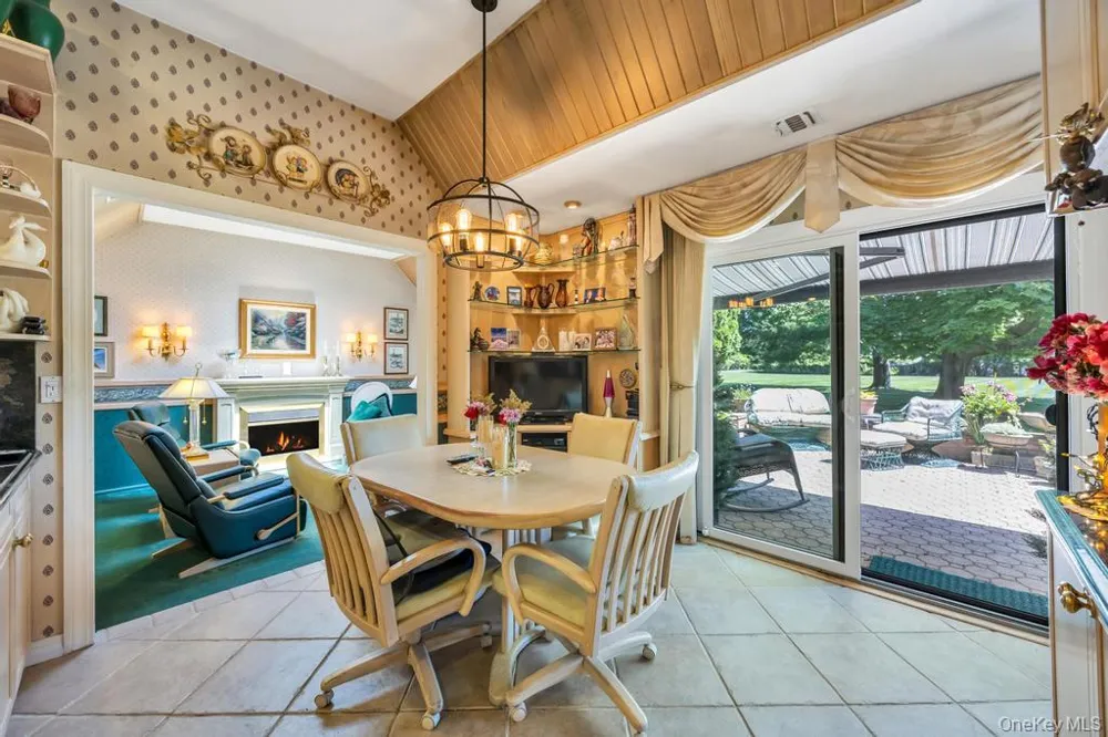 202 Captains Way Bay Shore, NY 11706