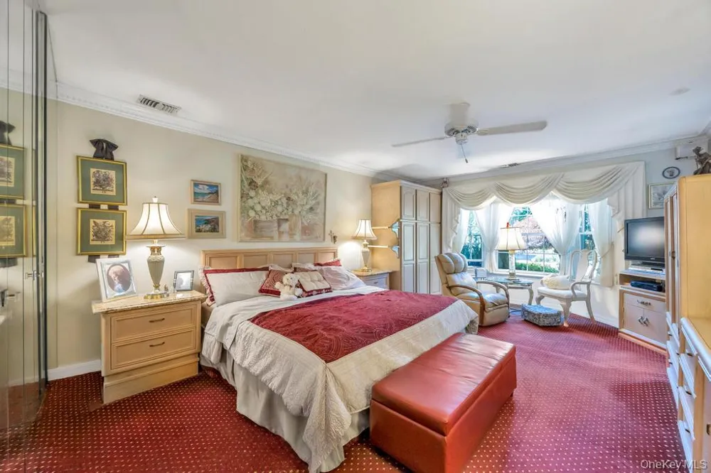 202 Captains Way Bay Shore, NY 11706
