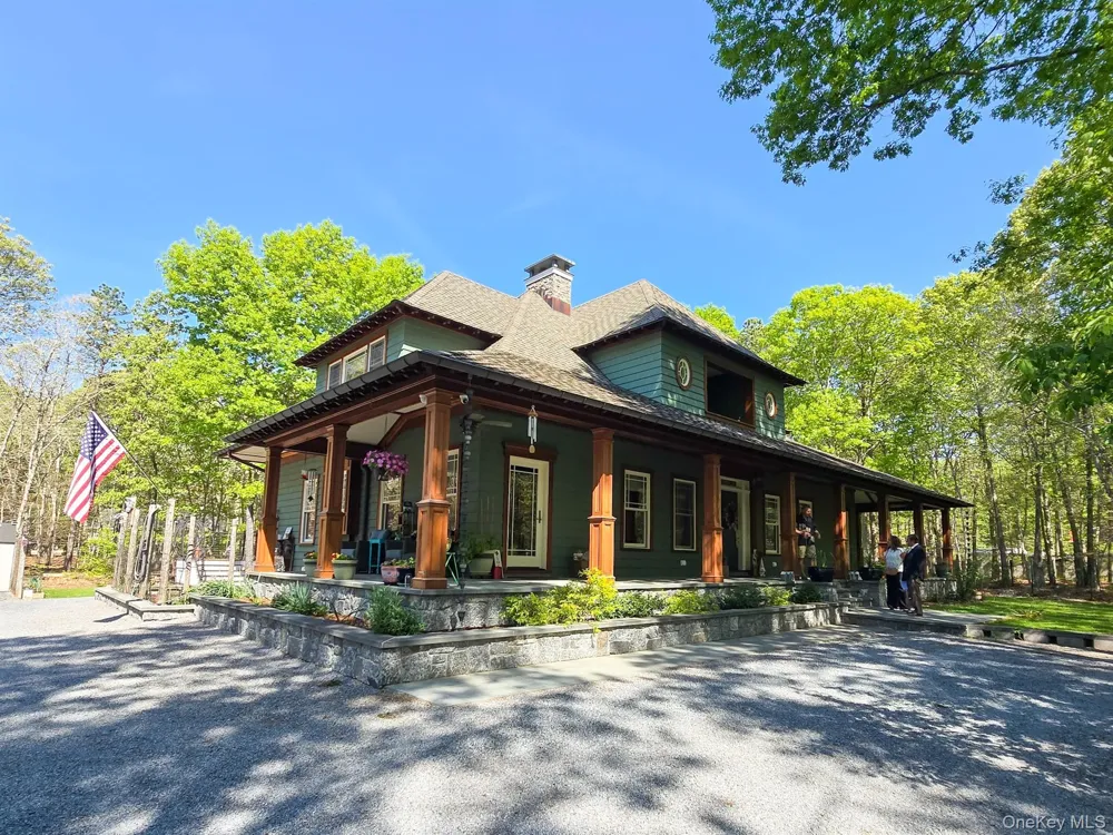 490 Wading River Road Manorville, NY 11949