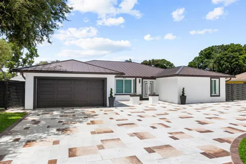 1821 Carissa Road