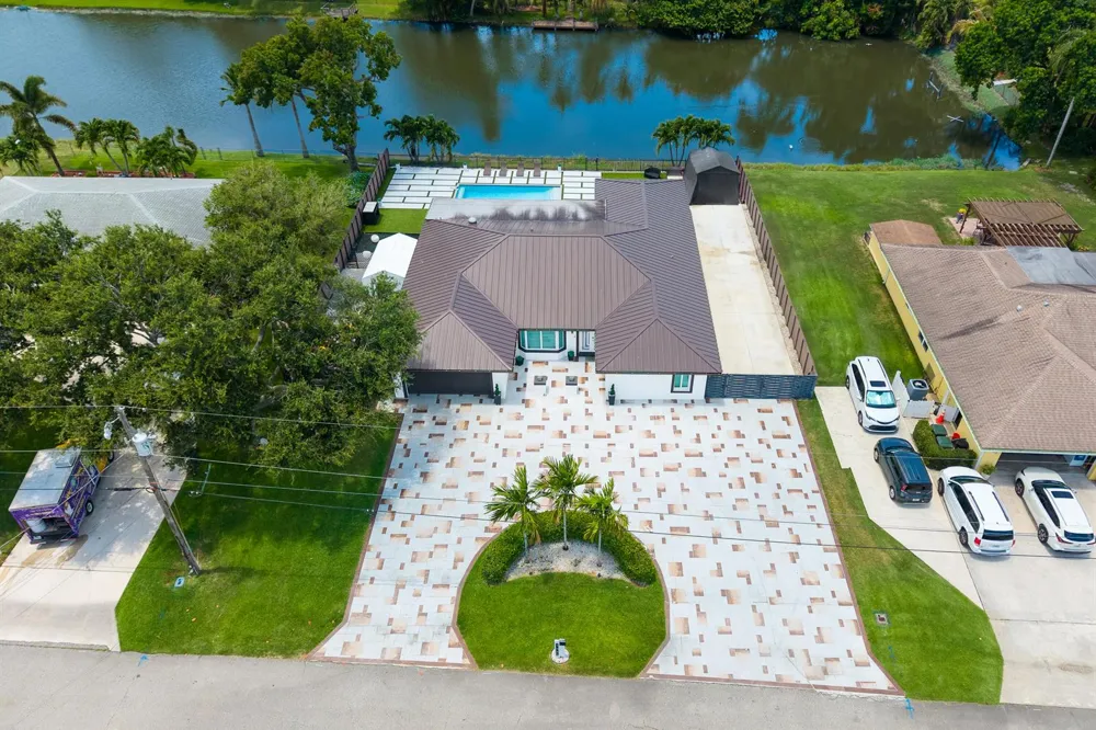 1821 Carissa Road Lake Clarke Shores, FL 33406