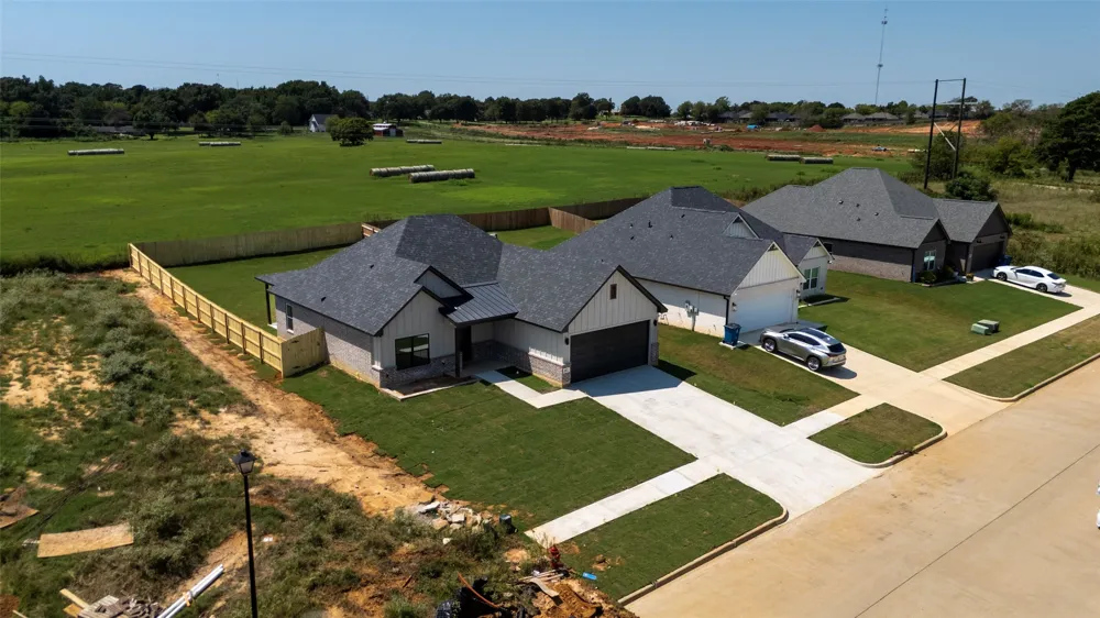 207 Sides Boulevard Bullard, TX 75757