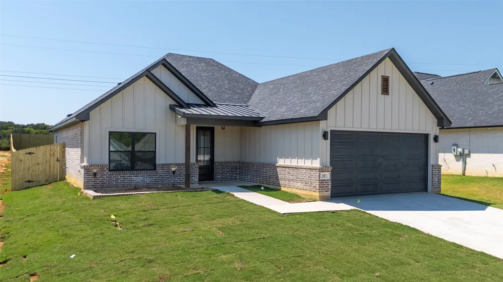 207 Sides Boulevard Bullard, TX 75757
