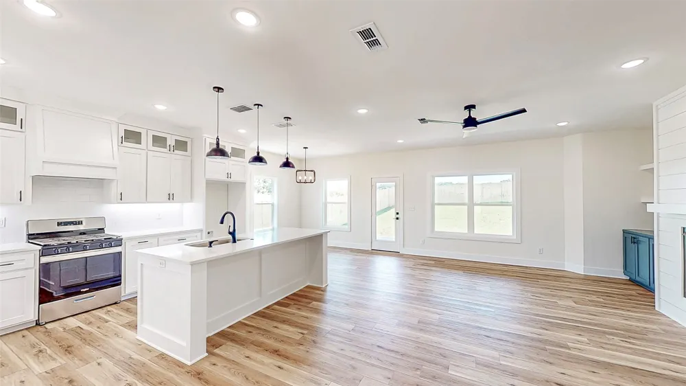207 Sides Boulevard Bullard, TX 75757