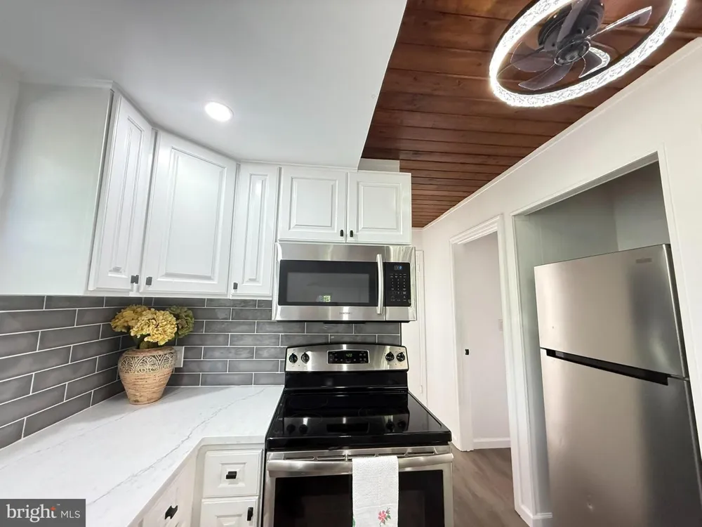 117 CLIFTON DR Bushkill, PA 18324