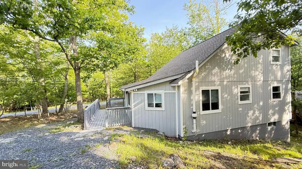 117 CLIFTON DR Bushkill, PA 18324