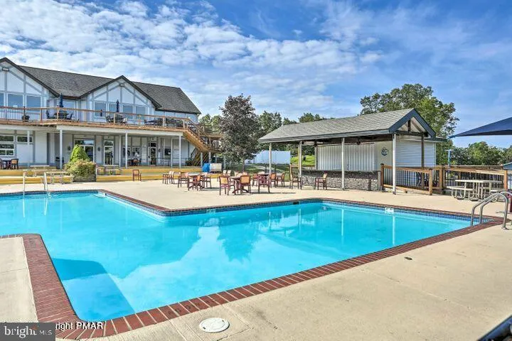 117 CLIFTON DR Bushkill, PA 18324