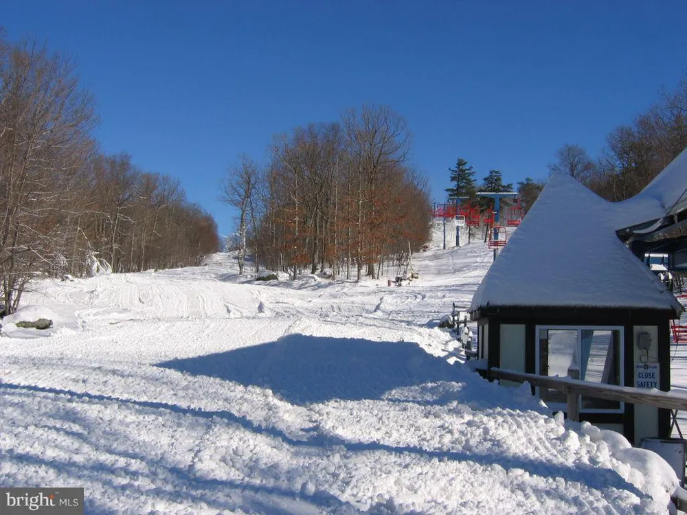 117 CLIFTON DR Bushkill, PA 18324