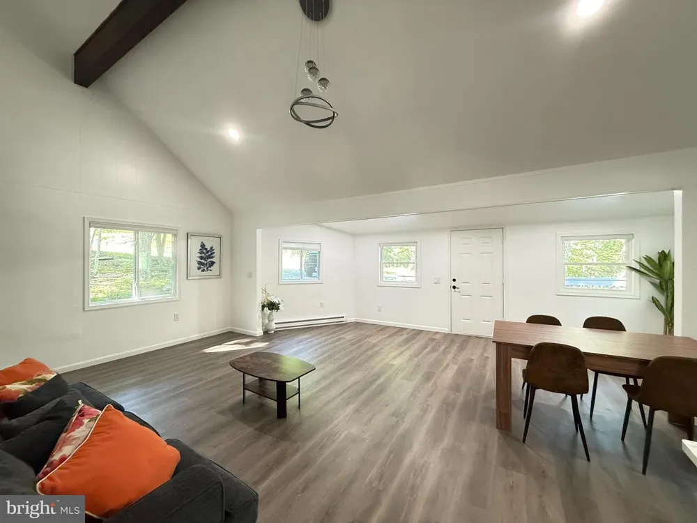 117 CLIFTON DR Bushkill, PA 18324