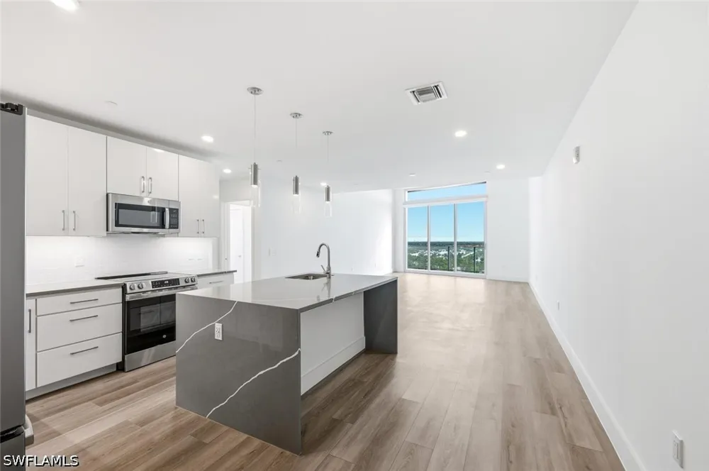Mayfair Street #PH11 Naples, FL 34104
