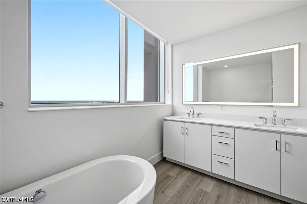 Mayfair Street #PH11 Naples, FL 34104