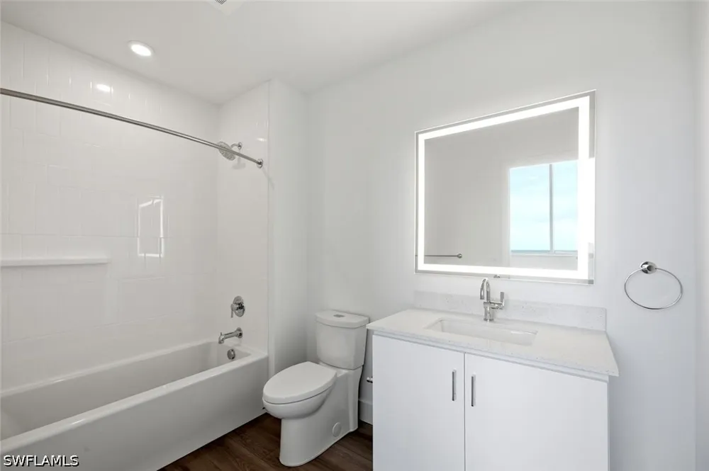 Mayfair Street #PH11 Naples, FL 34104