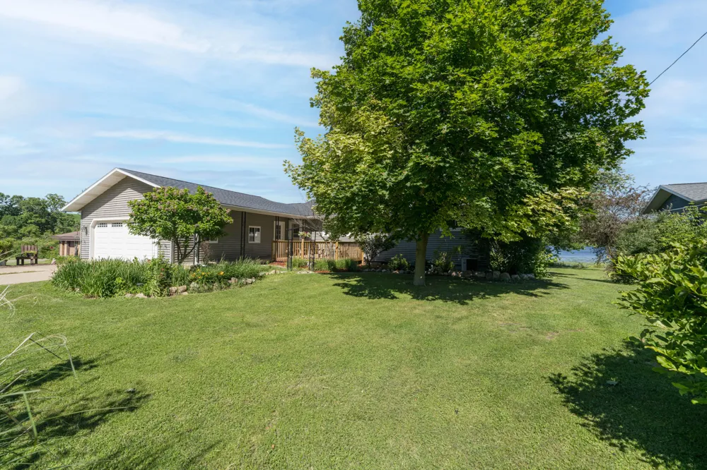 2937 Loehrs Landing Drive Hastings, MI 49058