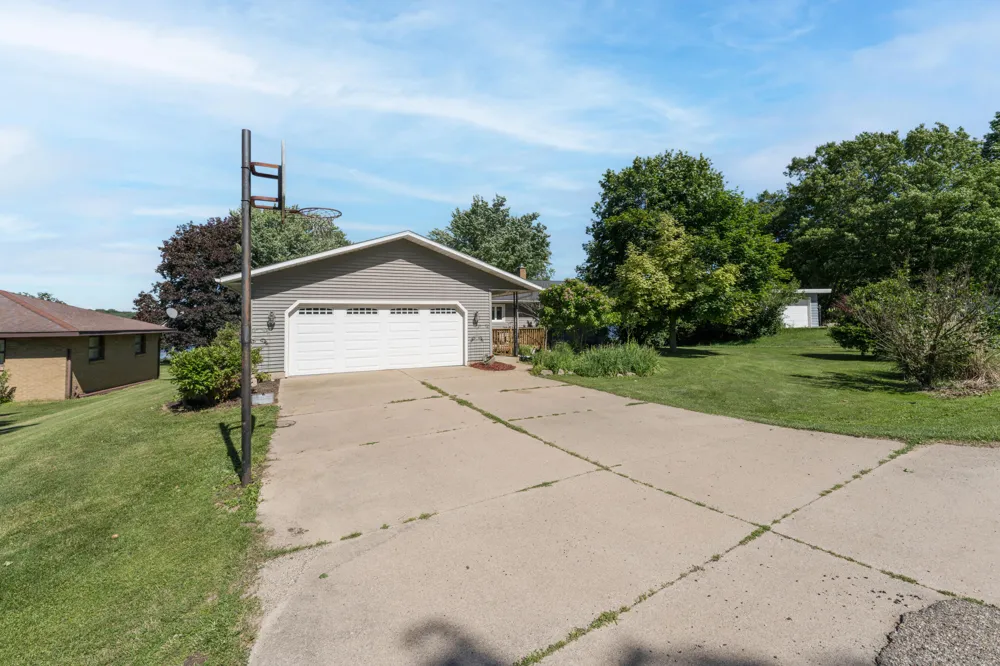 2937 Loehrs Landing Drive Hastings, MI 49058