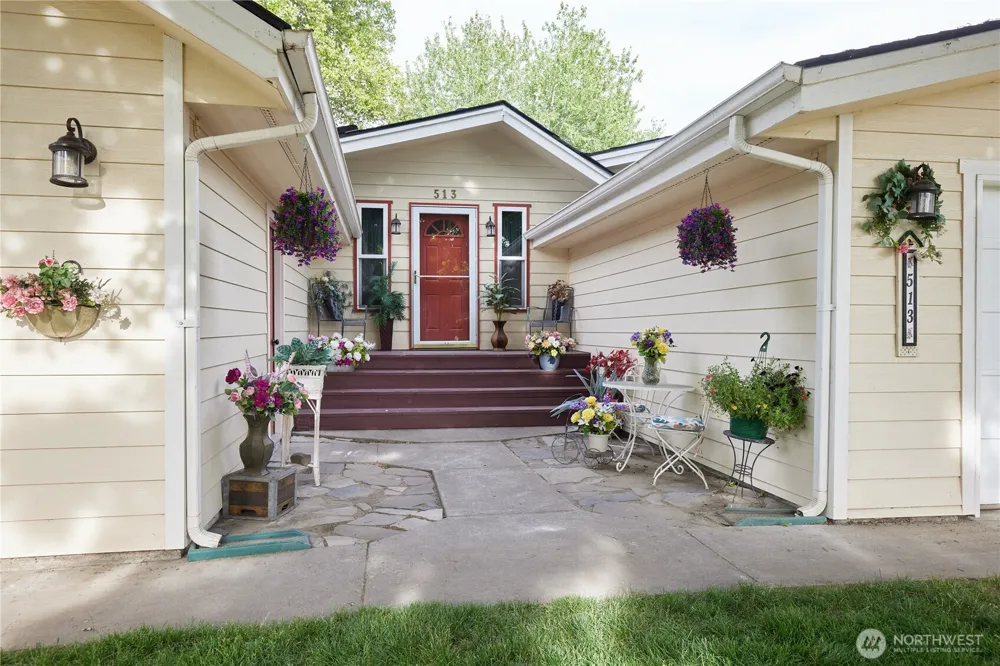 513 SE Highland Park Drive College Place, WA 99324