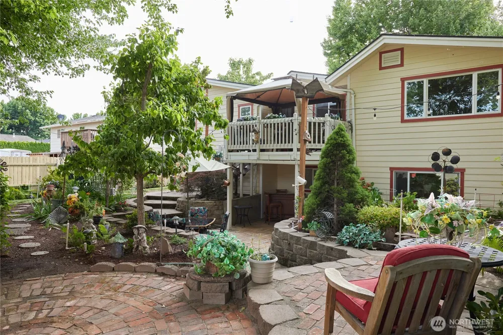513 SE Highland Park Drive College Place, WA 99324