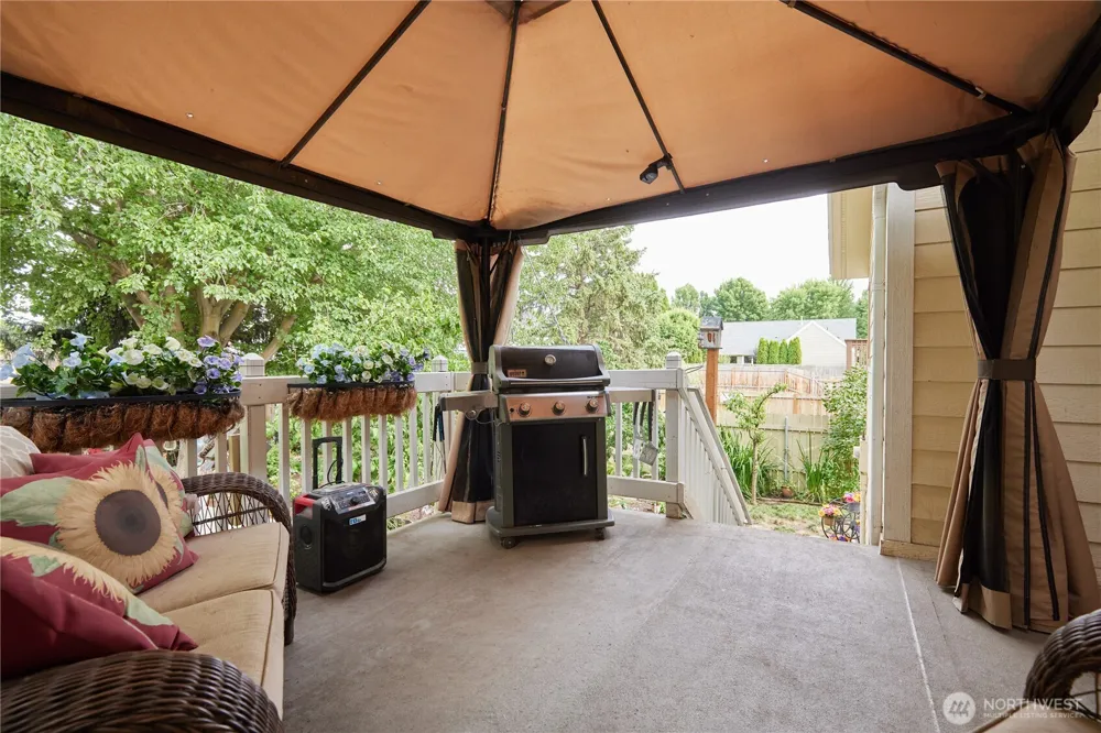 513 SE Highland Park Drive College Place, WA 99324