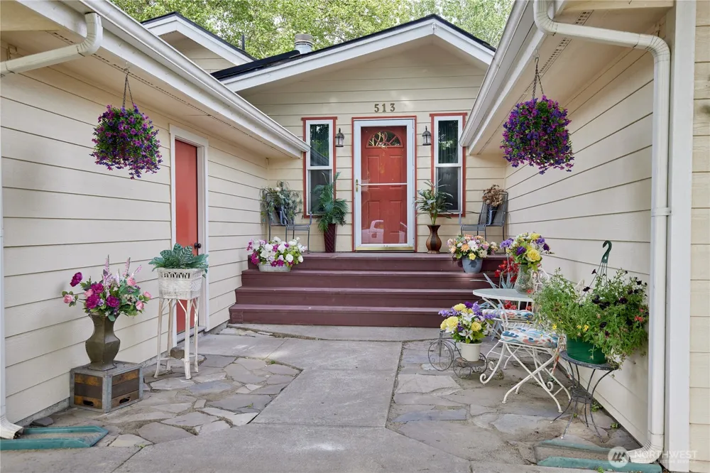 513 SE Highland Park Drive College Place, WA 99324