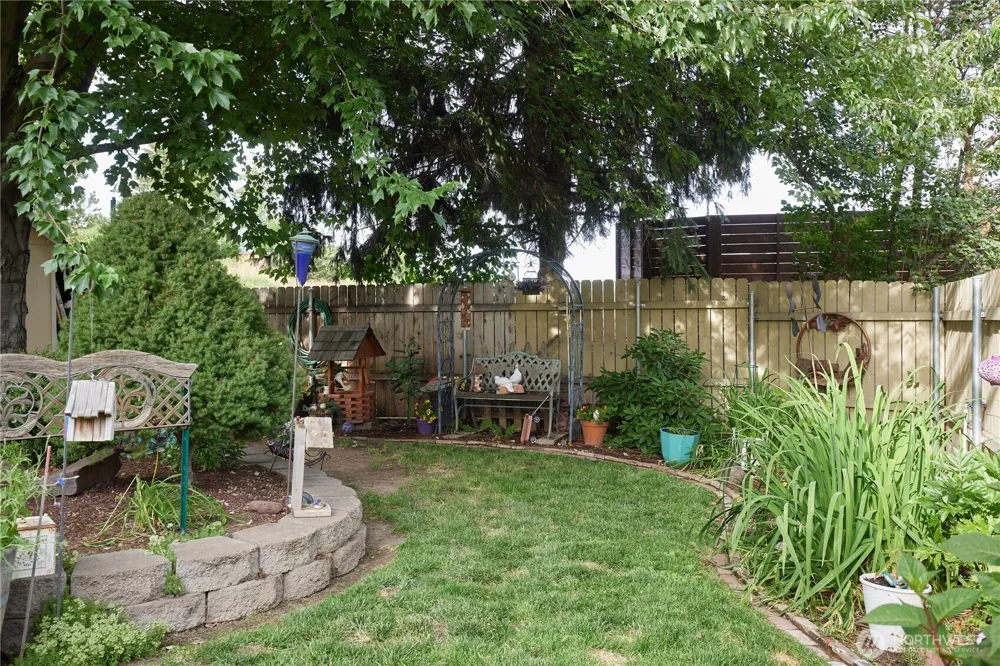 513 SE Highland Park Drive College Place, WA 99324