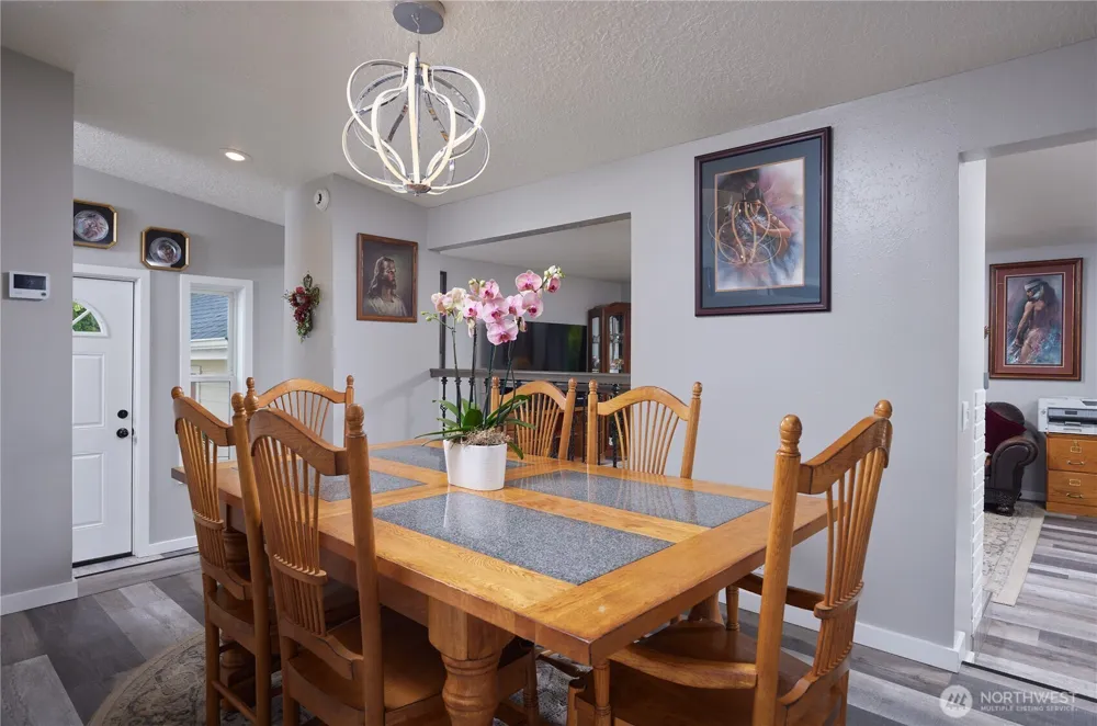 513 SE Highland Park Drive College Place, WA 99324