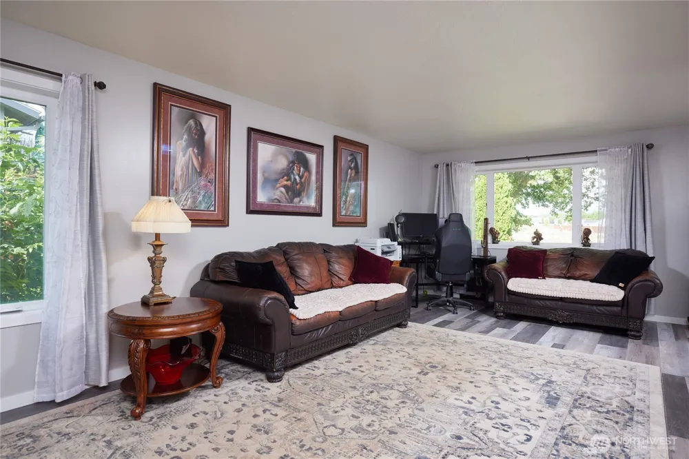 513 SE Highland Park Drive College Place, WA 99324