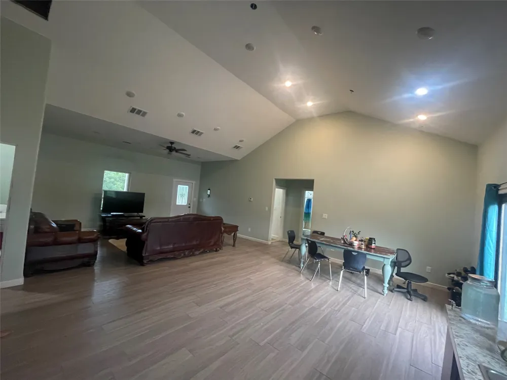 10399 CR 302 Rockdale, TX 76567