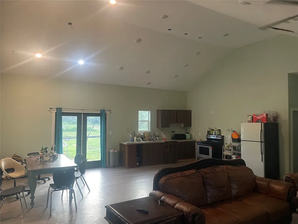 10399 CR 302 Rockdale, TX 76567