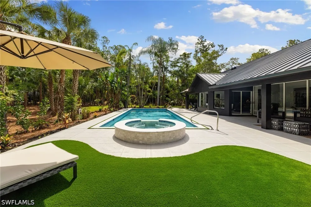 3rd Avenue NW Naples, FL 34119