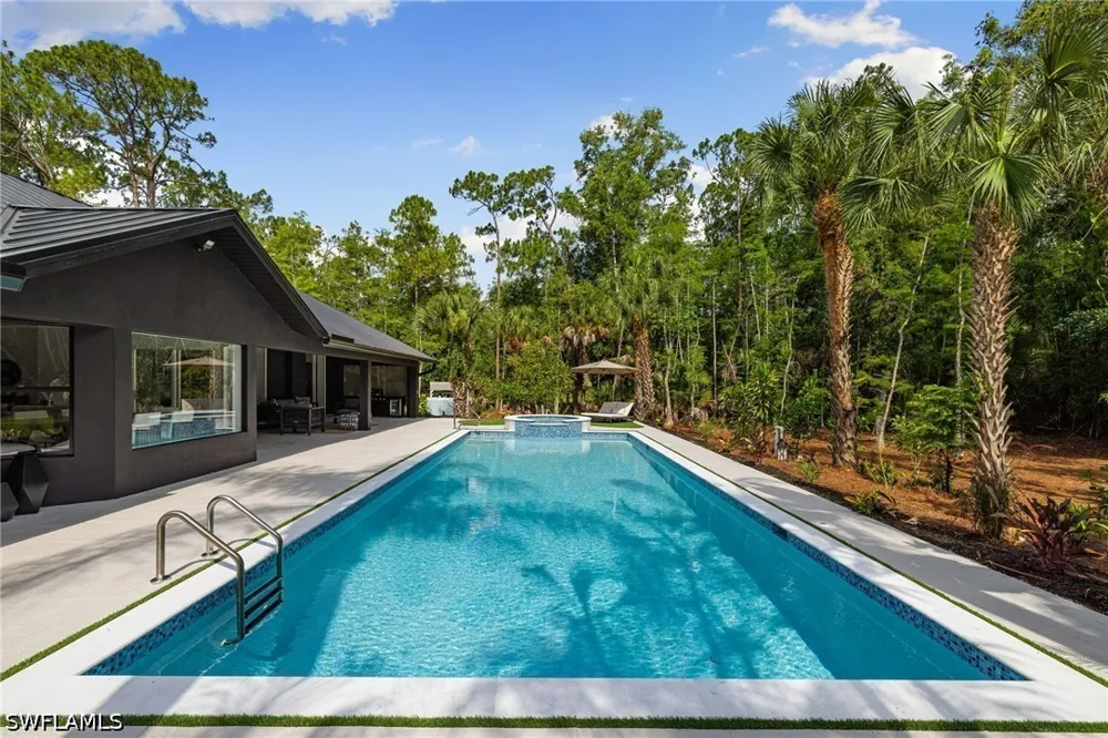 3rd Avenue NW Naples, FL 34119