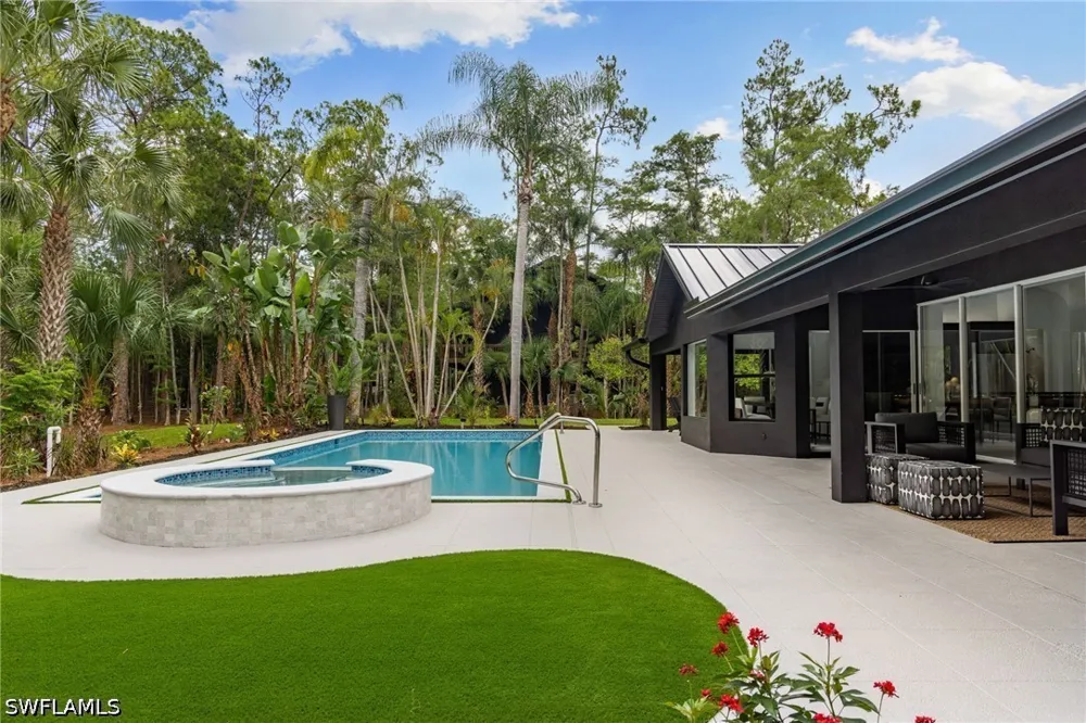 3rd Avenue NW Naples, FL 34119