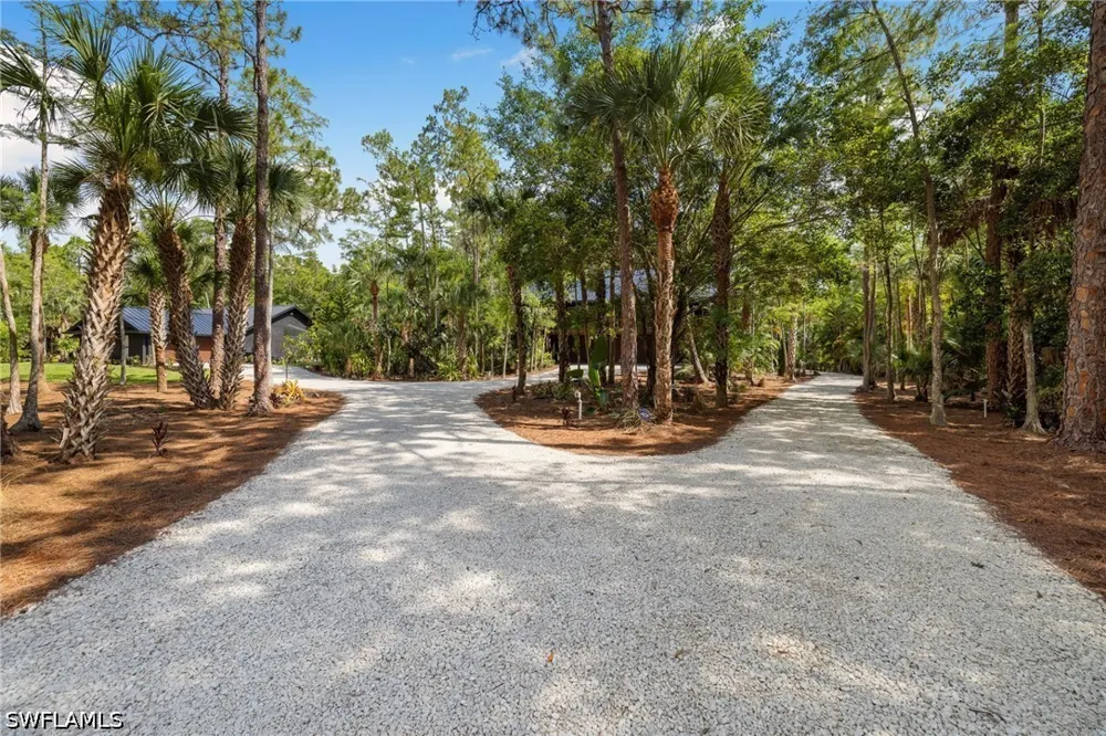 3rd Avenue NW Naples, FL 34119