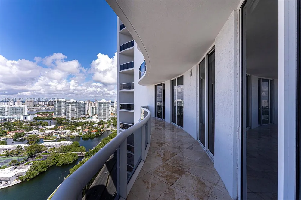 15901 Collins Ave #2805 Sunny Isles Beach, FL 33160