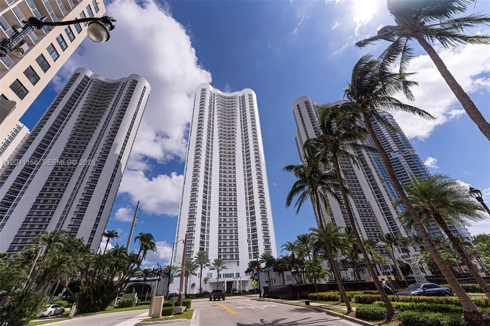 15901 Collins Ave #2805 Sunny Isles Beach, FL 33160
