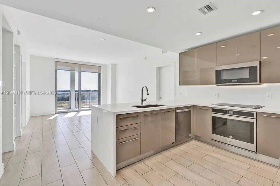 2000 S Metropica Way #907 Sunrise, FL 33323