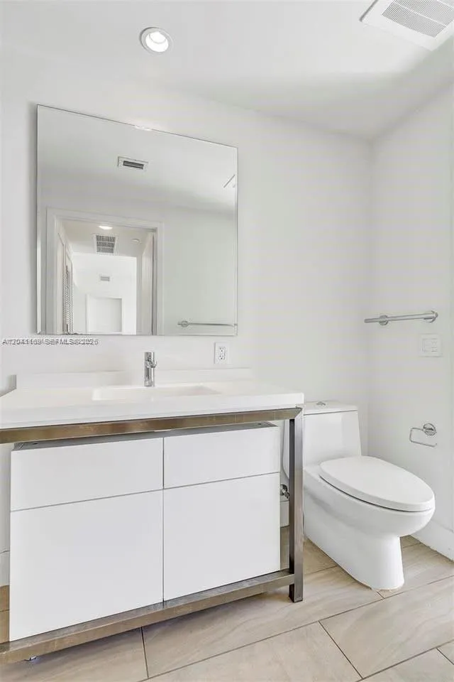 2000 S Metropica Way #907 Sunrise, FL 33323