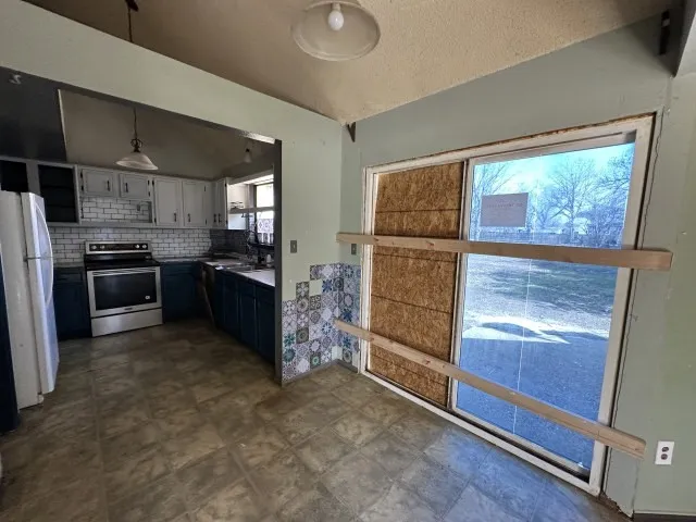 548 Spring River Drive Martindale, TX 78655
