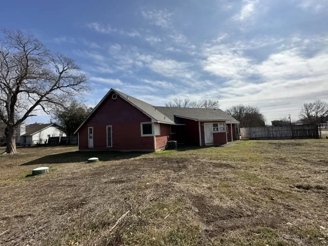 548 Spring River Drive Martindale, TX 78655