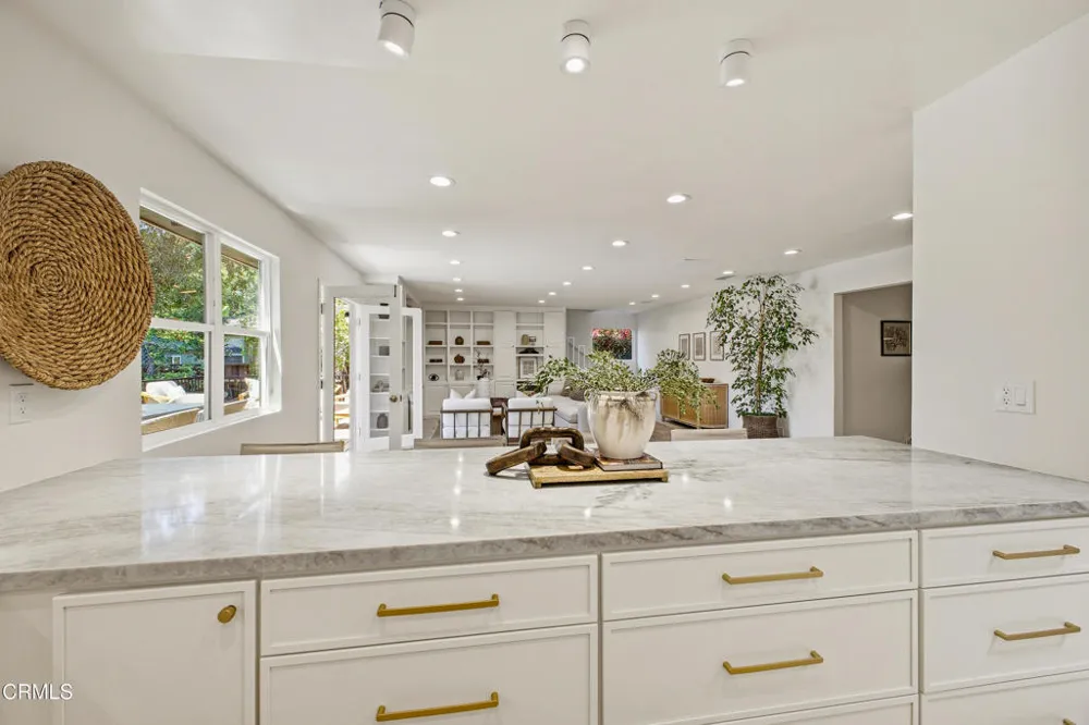 168 Lamour Drive La Canada Flintridge, CA 91011
