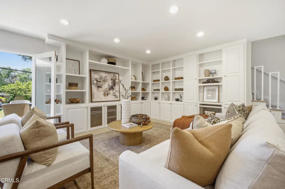 168 Lamour Drive La Canada Flintridge, CA 91011