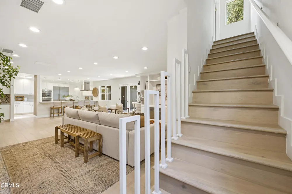168 Lamour Drive La Canada Flintridge, CA 91011