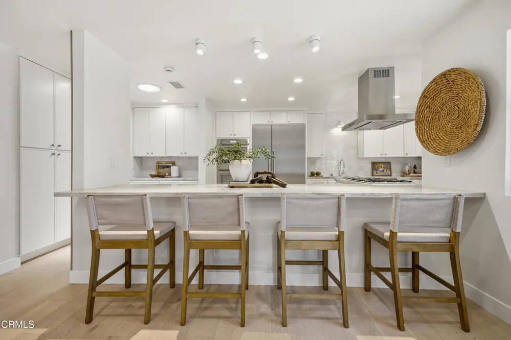 168 Lamour Drive La Canada Flintridge, CA 91011