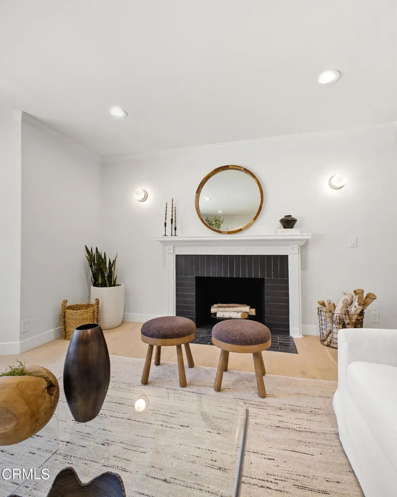 168 Lamour Drive La Canada Flintridge, CA 91011