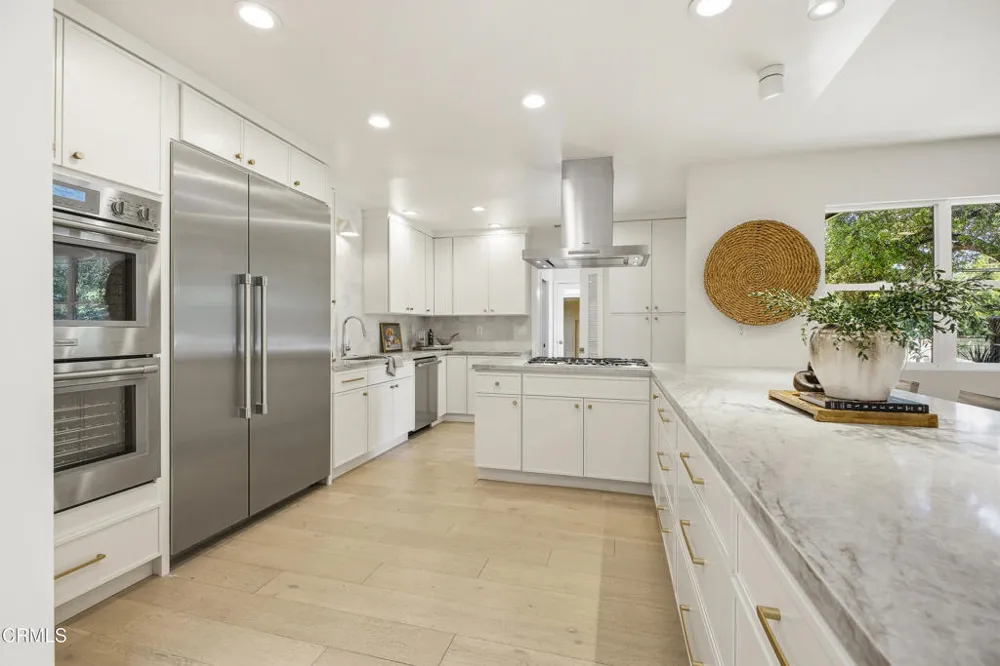 168 Lamour Drive La Canada Flintridge, CA 91011