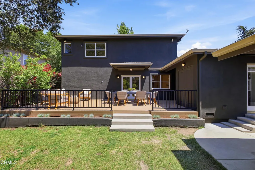 168 Lamour Drive La Canada Flintridge, CA 91011