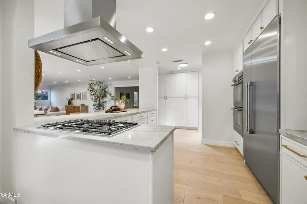 168 Lamour Drive La Canada Flintridge, CA 91011