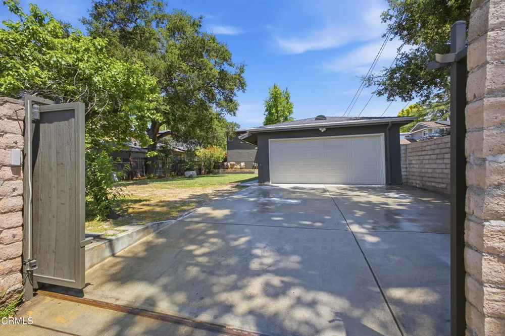 168 Lamour Drive La Canada Flintridge, CA 91011